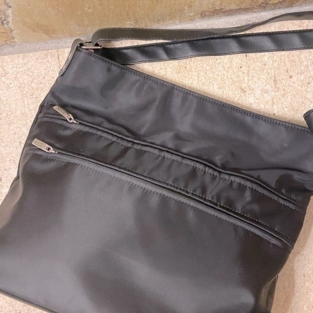 Roots black crossbody purse - classic casual price for every outfit